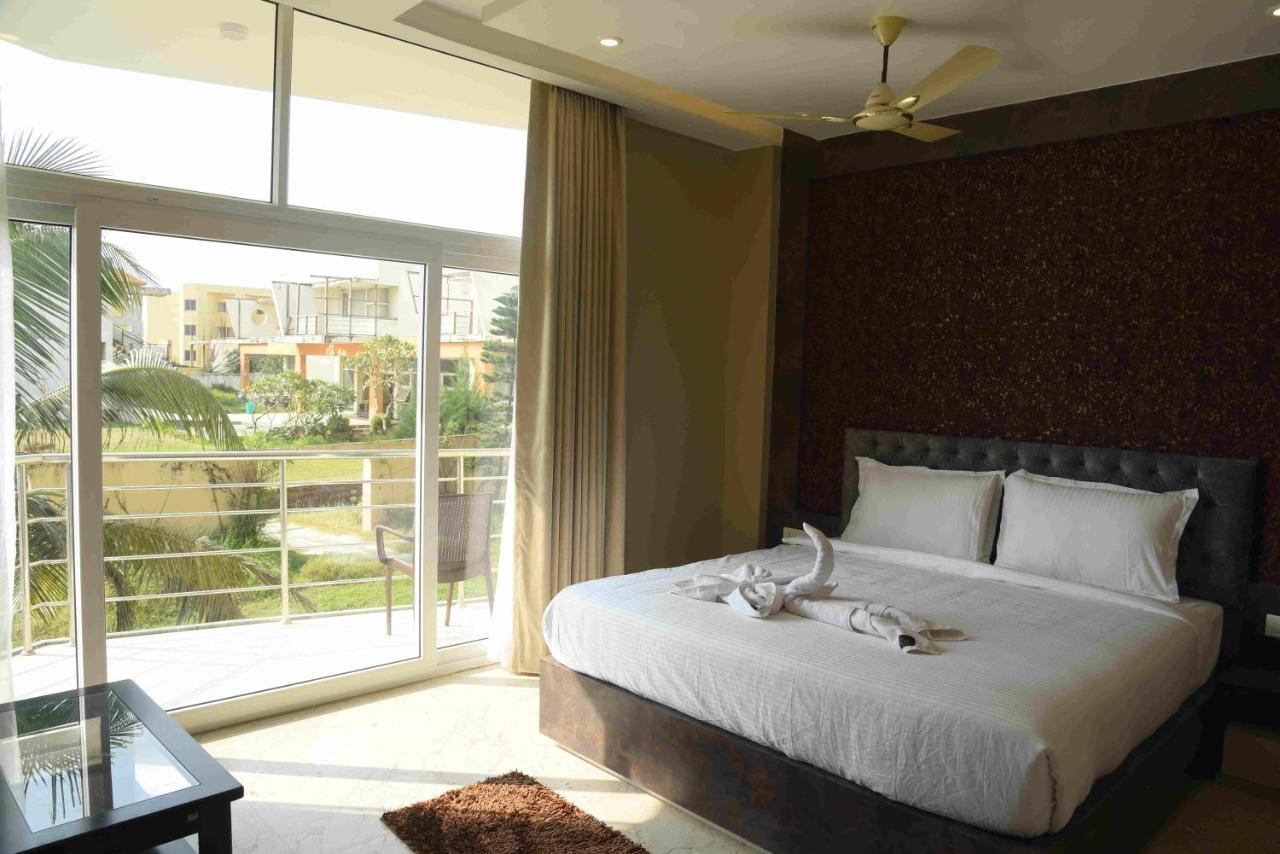 The Bay Suites Sea Facing Hotel- Right On The Golden Beach Puri Exterior photo