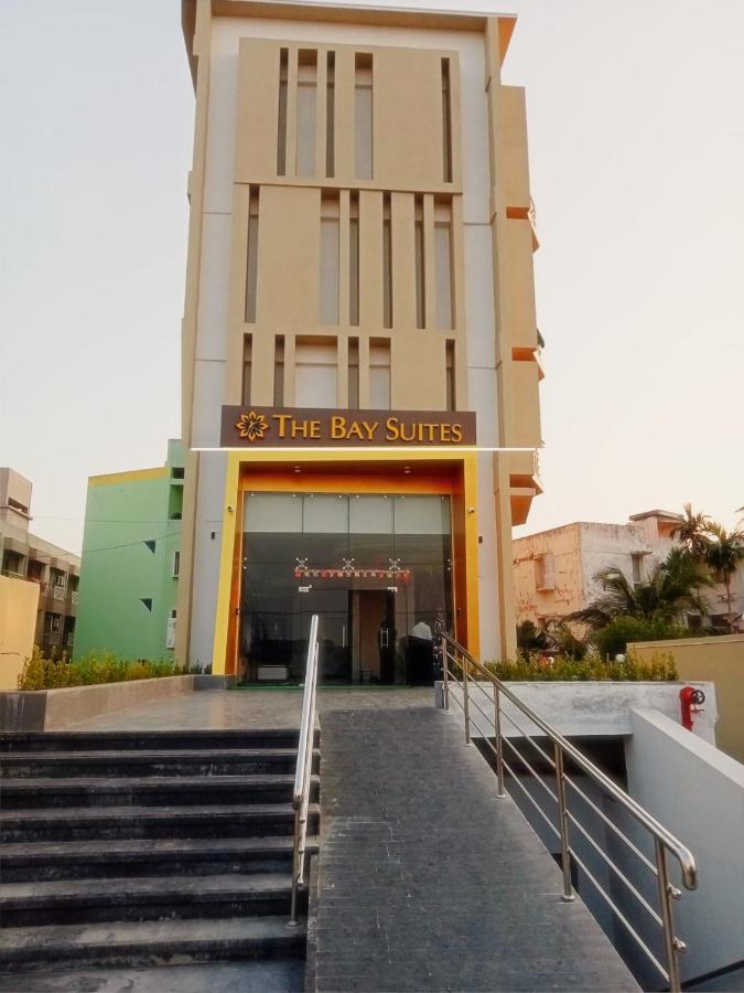 The Bay Suites Sea Facing Hotel- Right On The Golden Beach Puri Exterior photo