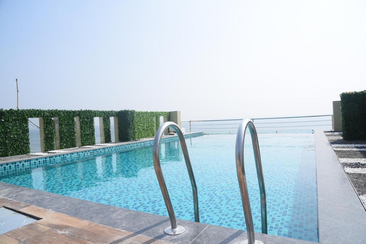 The Bay Suites Sea Facing Hotel- Right On The Golden Beach Puri Exterior photo