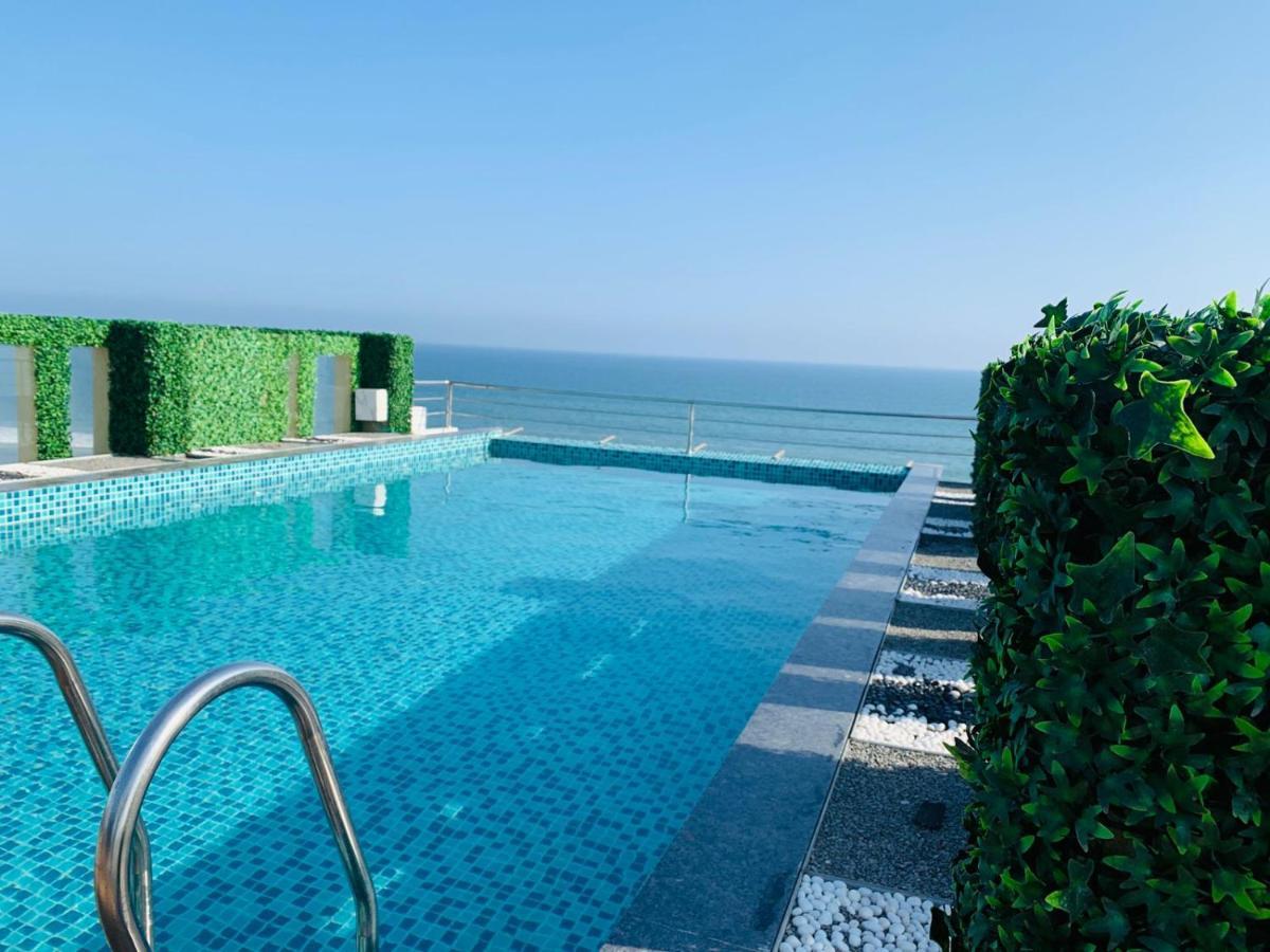 The Bay Suites Sea Facing Hotel- Right On The Golden Beach Puri Exterior photo