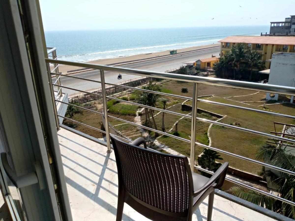 The Bay Suites Sea Facing Hotel- Right On The Golden Beach Puri Exterior photo