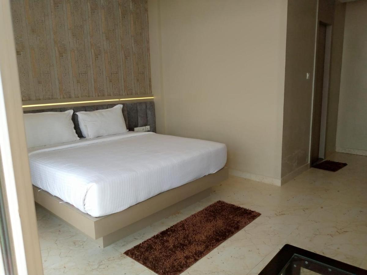 The Bay Suites Sea Facing Hotel- Right On The Golden Beach Puri Exterior photo