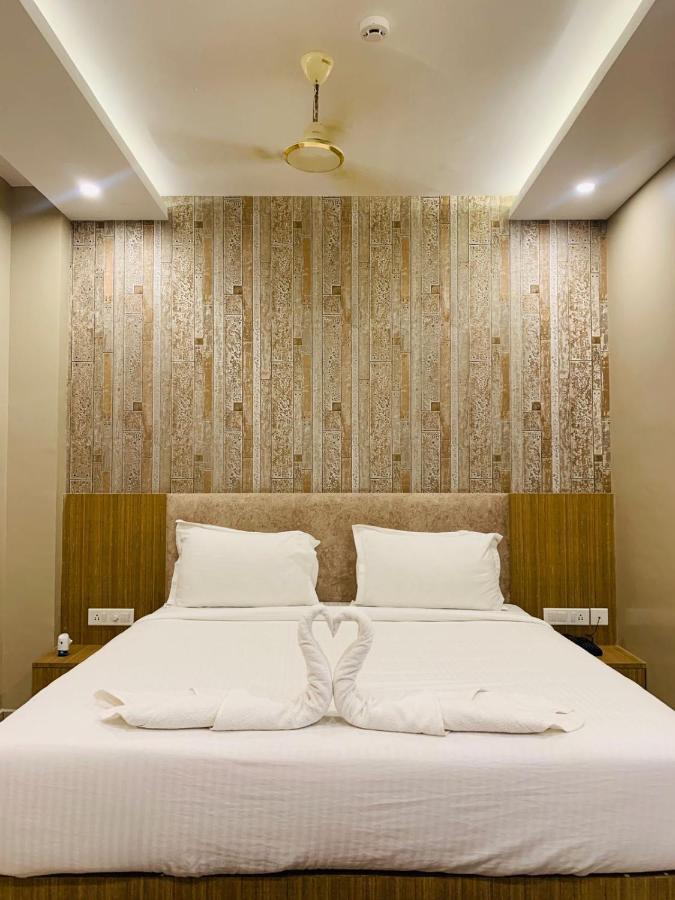 The Bay Suites Sea Facing Hotel- Right On The Golden Beach Puri Exterior photo