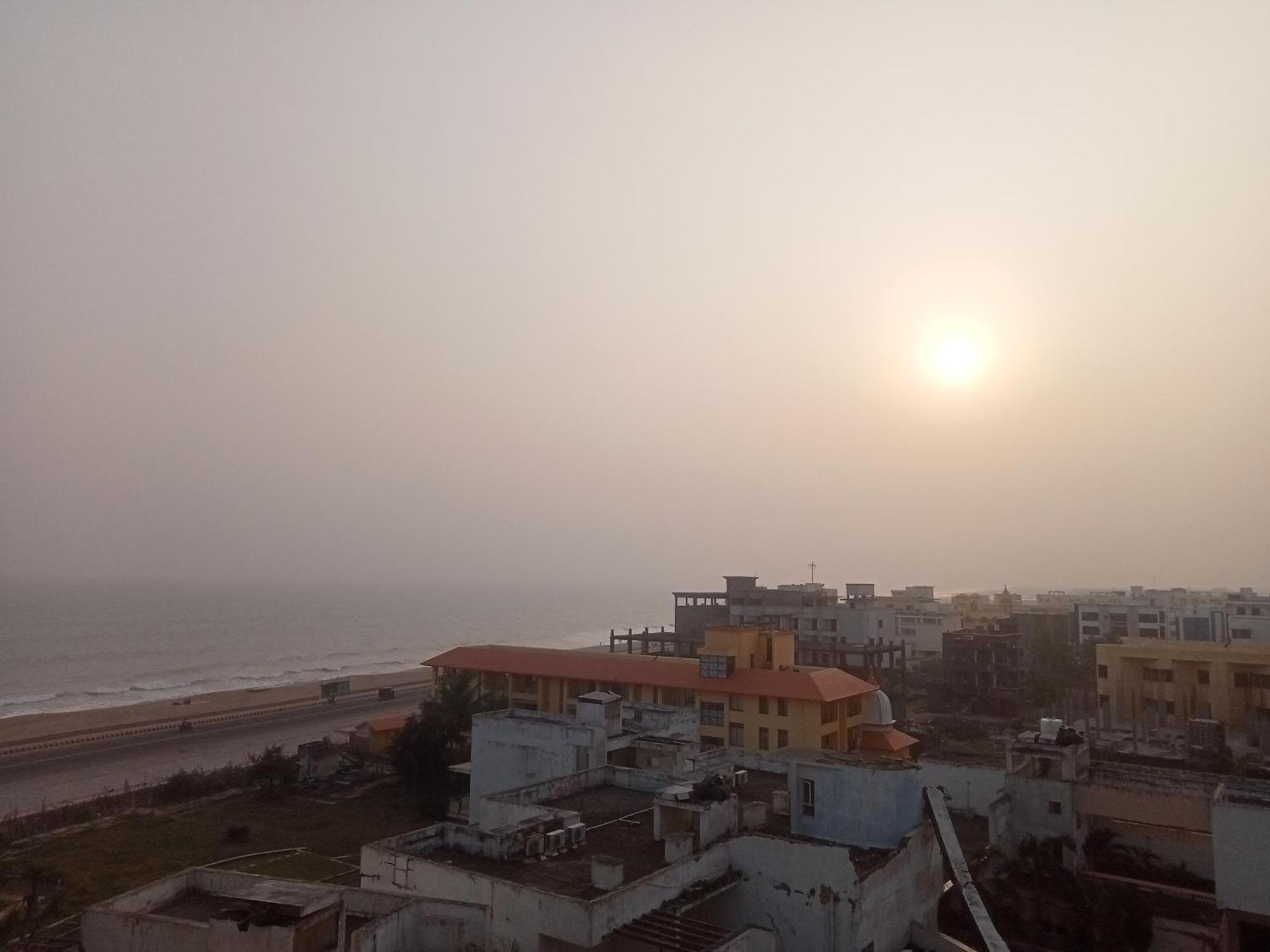 The Bay Suites Sea Facing Hotel- Right On The Golden Beach Puri Exterior photo