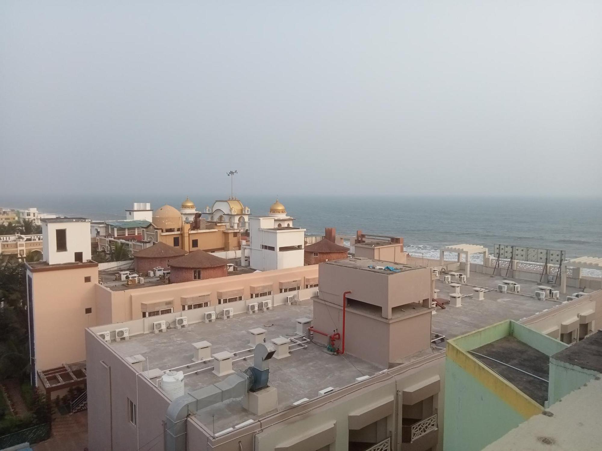 The Bay Suites Sea Facing Hotel- Right On The Golden Beach Puri Exterior photo